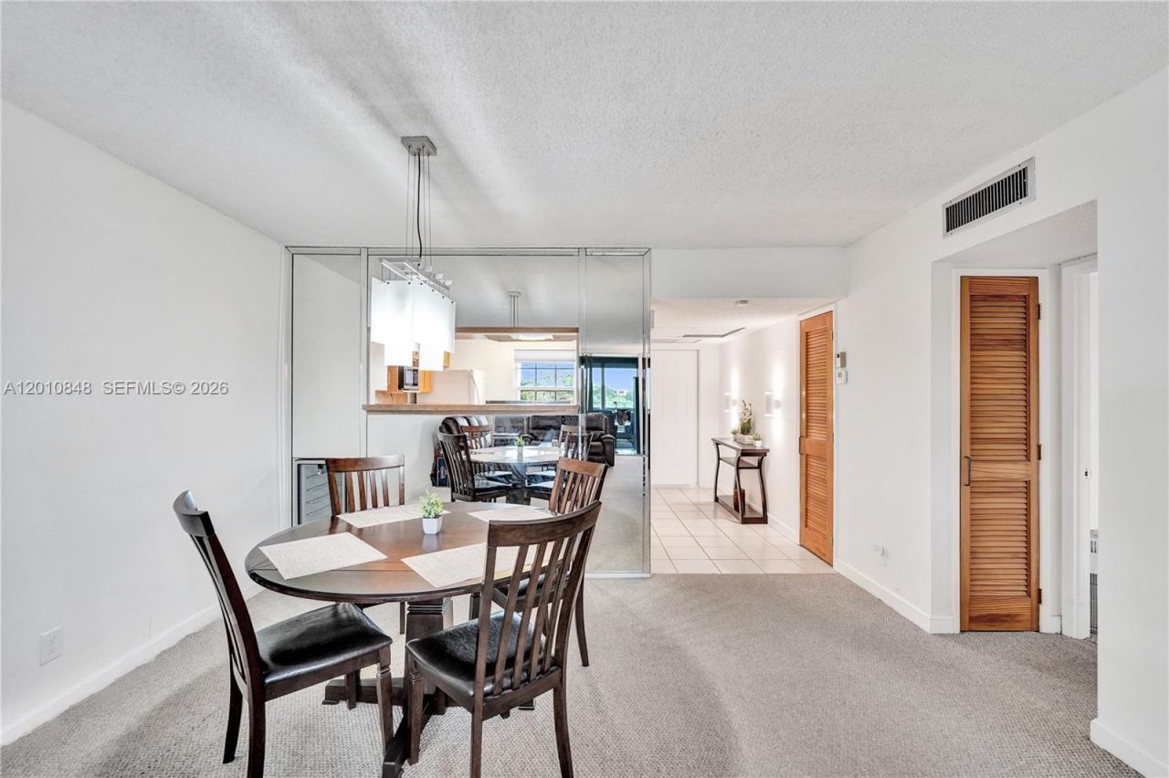 575 Oaks Ln, Unit 508, Pompano Beach, FL 33069 Photo