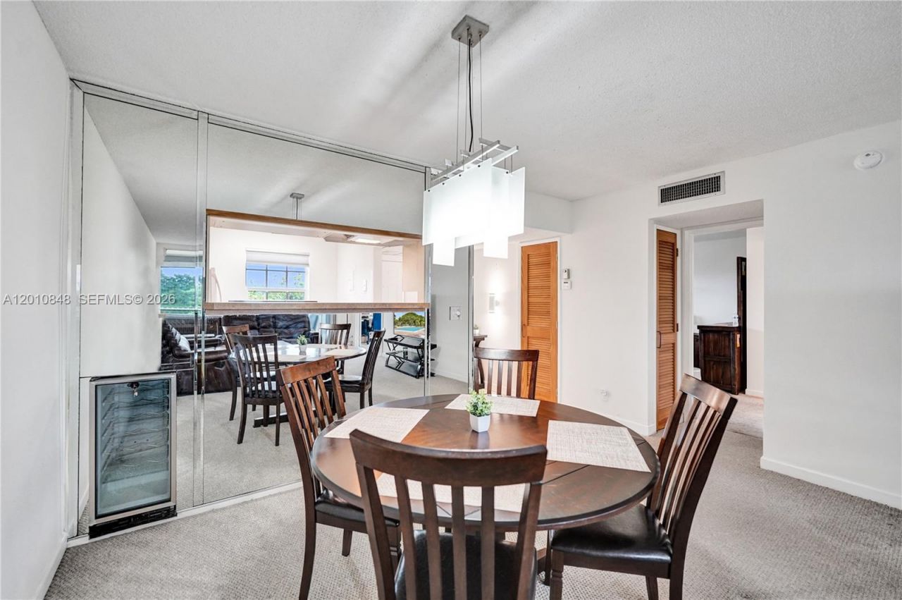 575 Oaks Ln, Unit 508, Pompano Beach, FL 33069 Photo