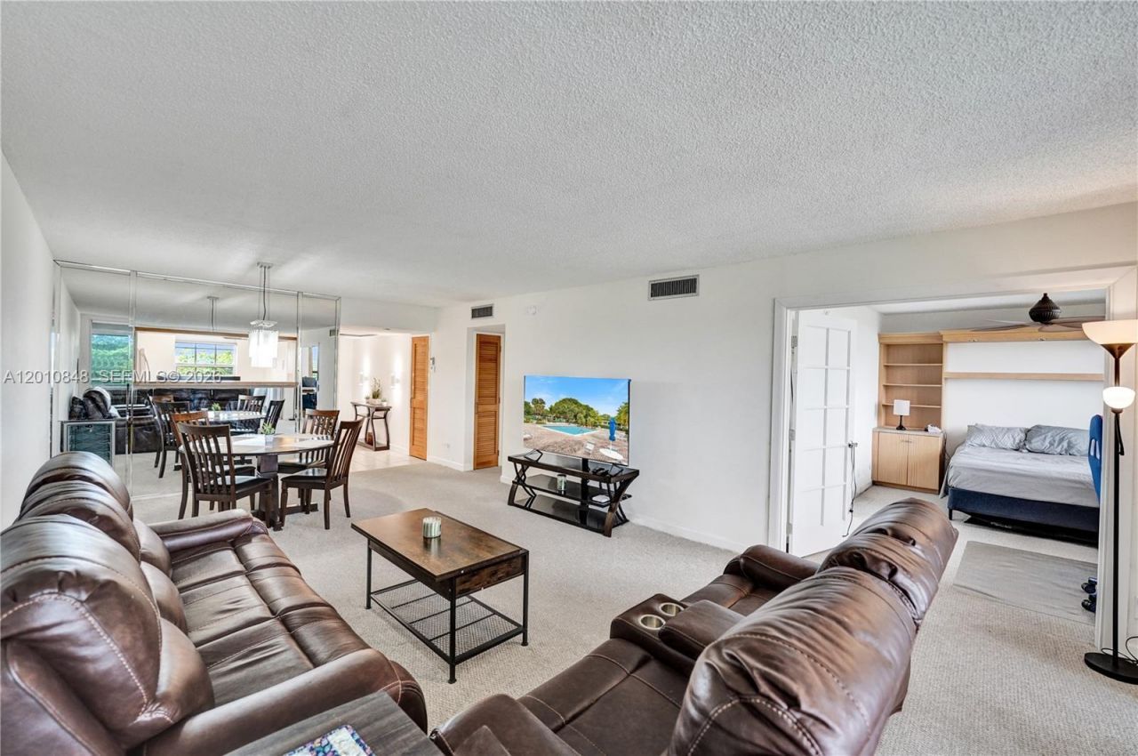 575 Oaks Ln, Unit 508, Pompano Beach, FL 33069 Photo
