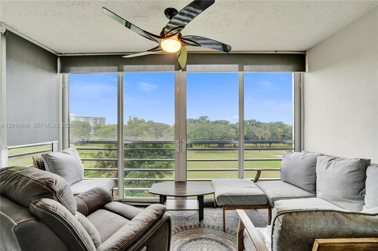 575 Oaks Ln, Unit 508, Pompano Beach, FL 33069 Photo
