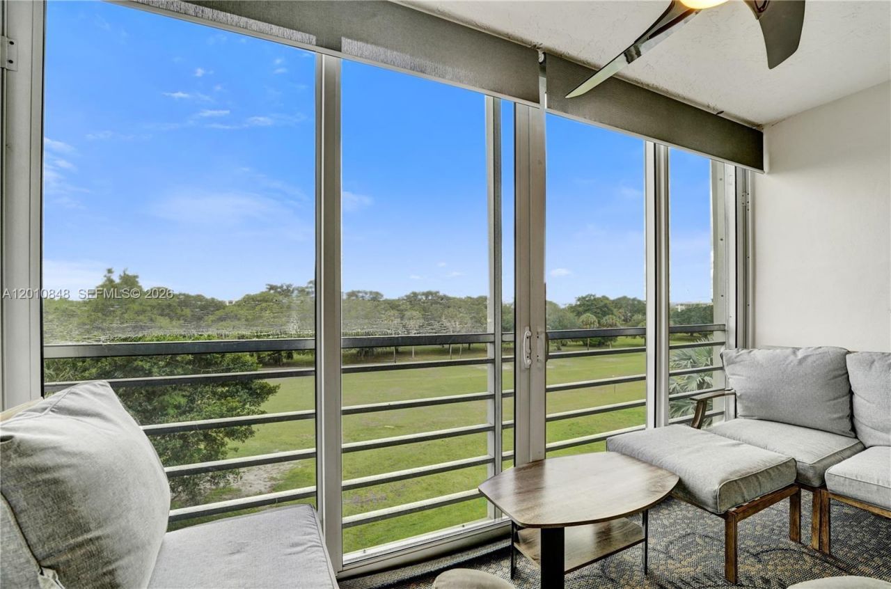 575 Oaks Ln, Unit 508, Pompano Beach, FL 33069 Photo