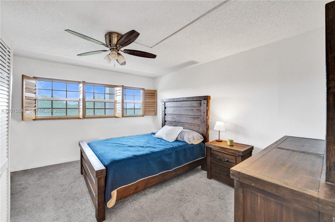 575 Oaks Ln, Unit 508, Pompano Beach, FL 33069 Photo