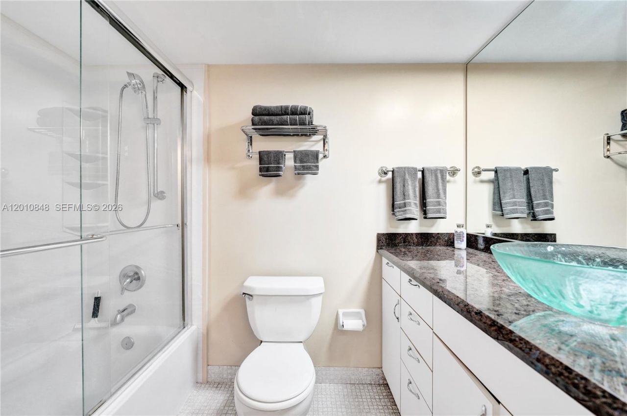 575 Oaks Ln, Unit 508, Pompano Beach, FL 33069 Photo