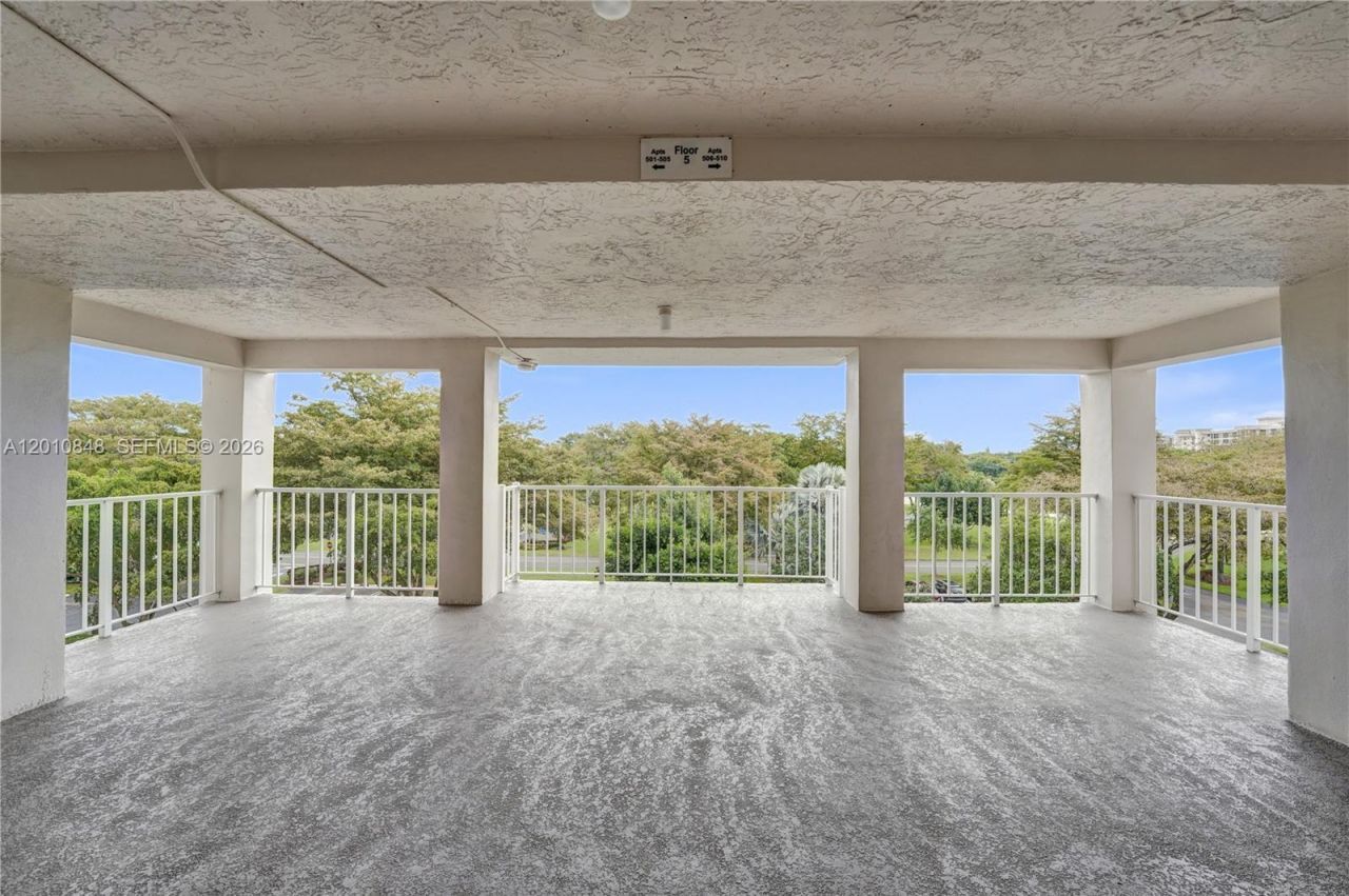 575 Oaks Ln, Unit 508, Pompano Beach, FL 33069 Photo