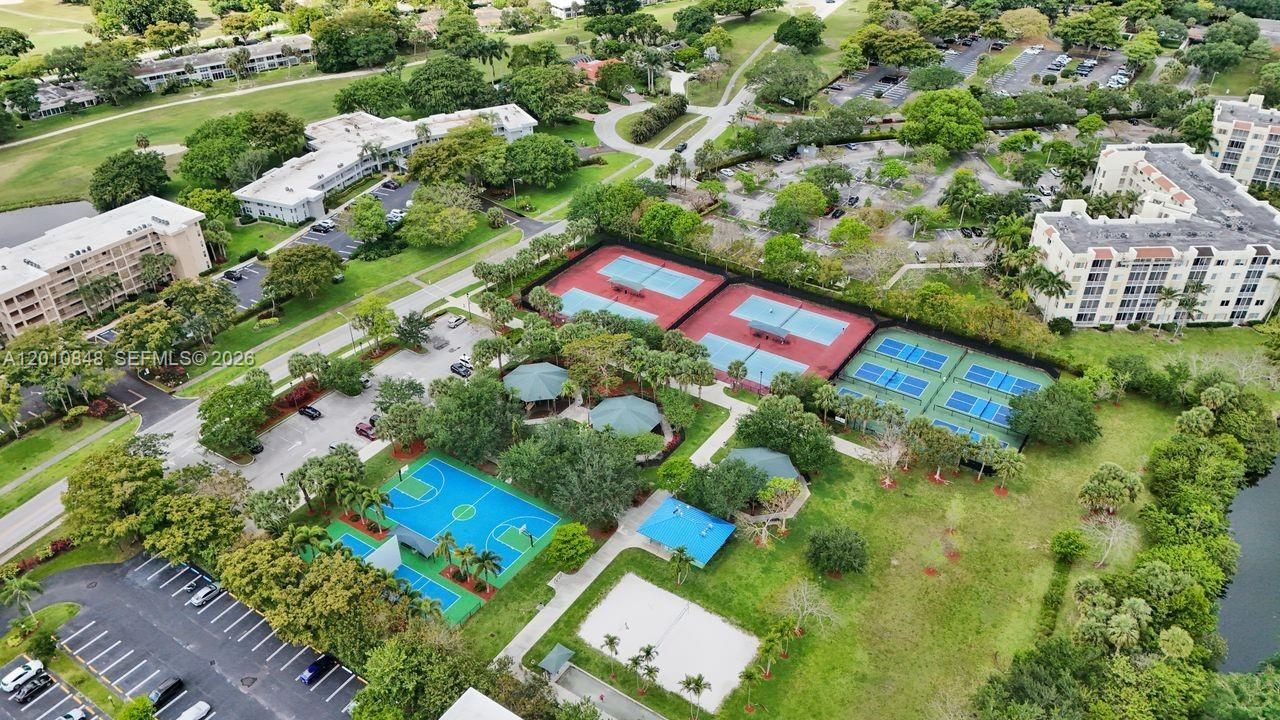 575 Oaks Ln, Unit 508, Pompano Beach, FL 33069 Photo