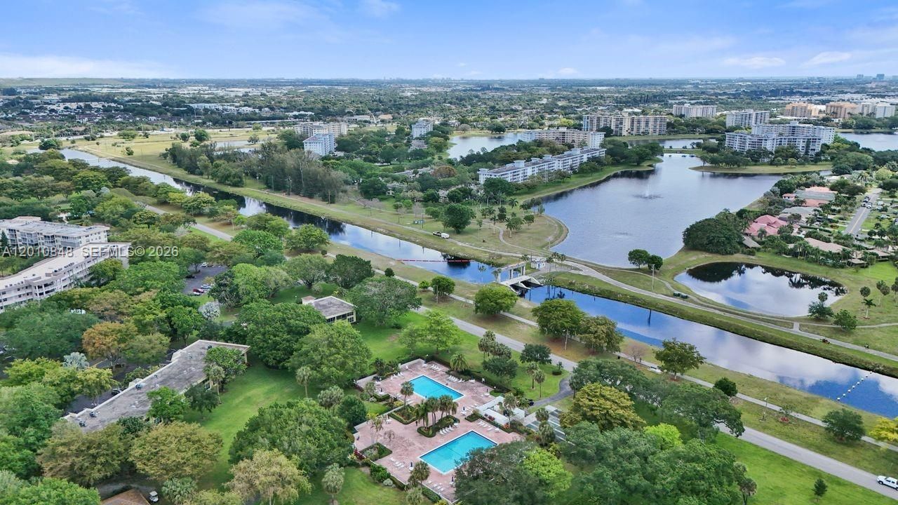 575 Oaks Ln, Unit 508, Pompano Beach, FL 33069 Photo