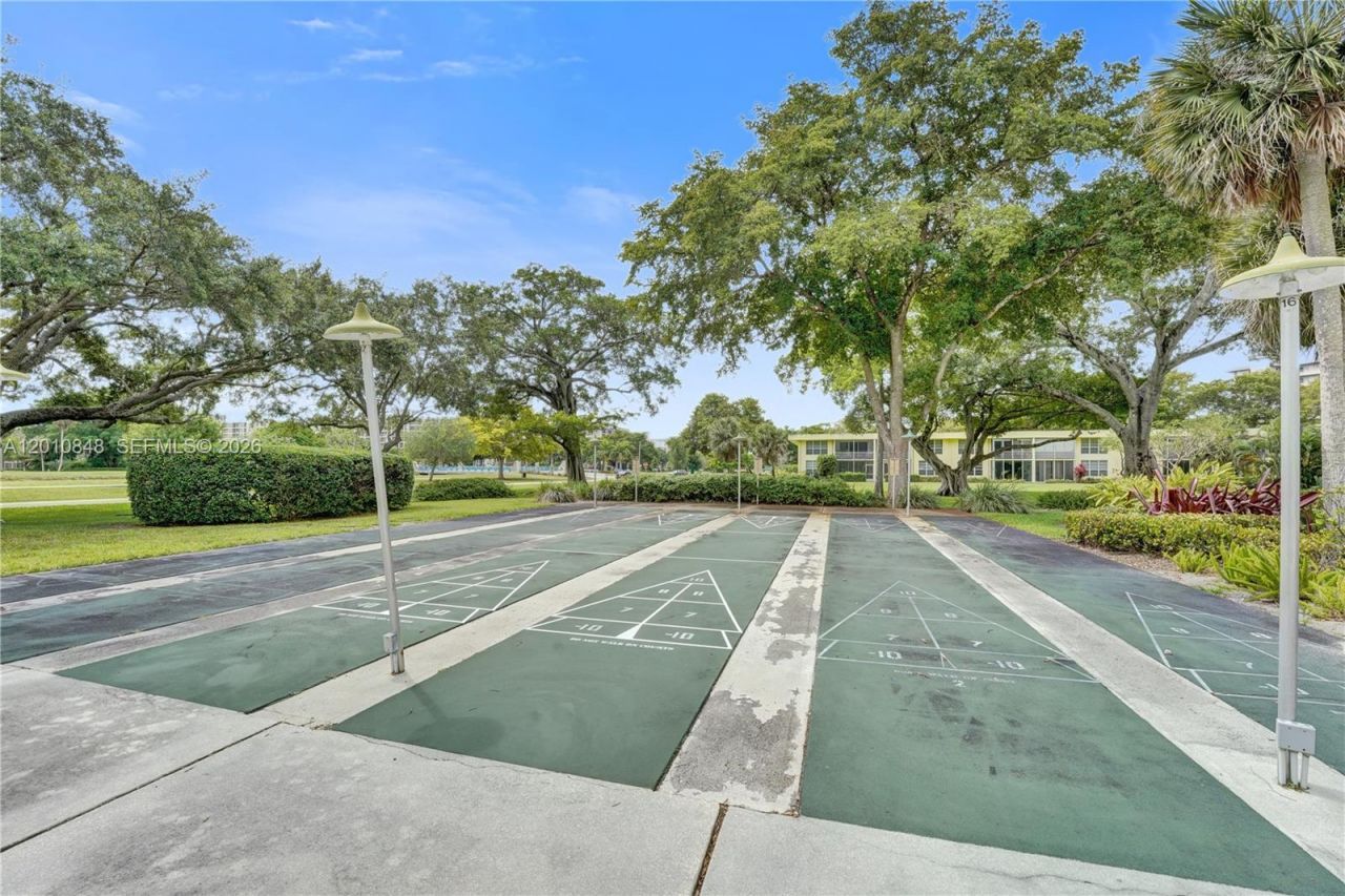 575 Oaks Ln, Unit 508, Pompano Beach, FL 33069 Photo