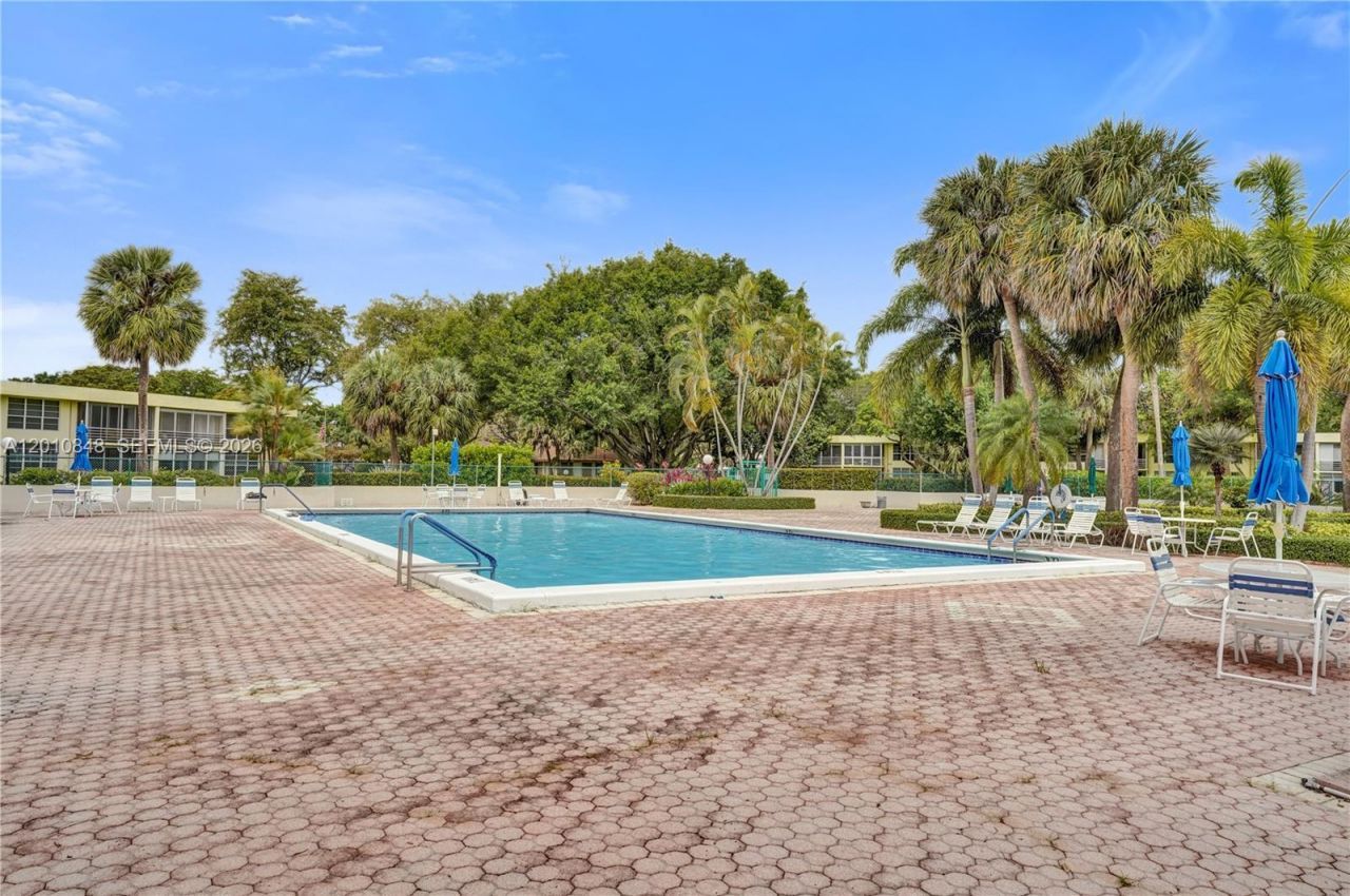 575 Oaks Ln, Unit 508, Pompano Beach, FL 33069 Photo