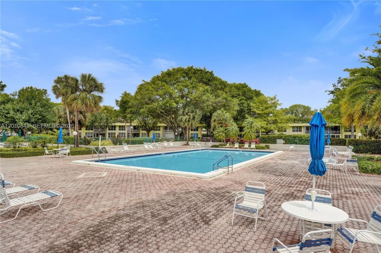575 Oaks Ln, Unit 508, Pompano Beach, FL 33069 Photo