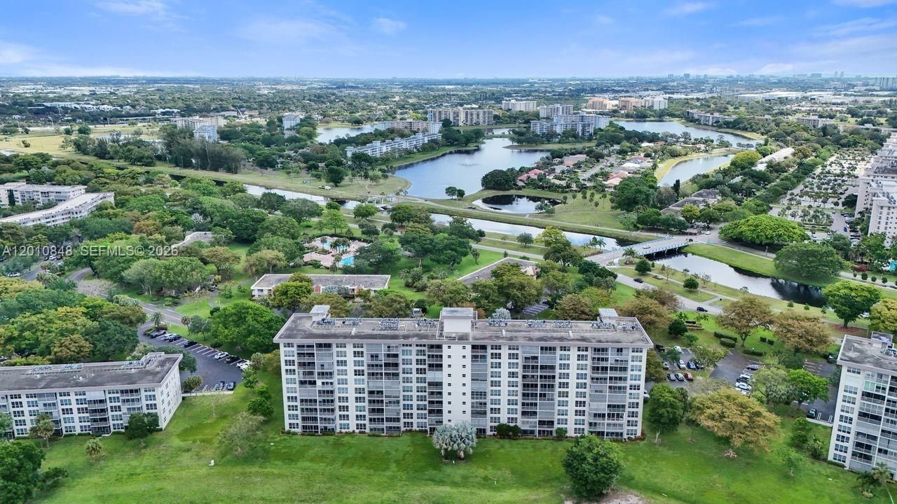 575 Oaks Ln, Unit 508, Pompano Beach, FL 33069 Photo