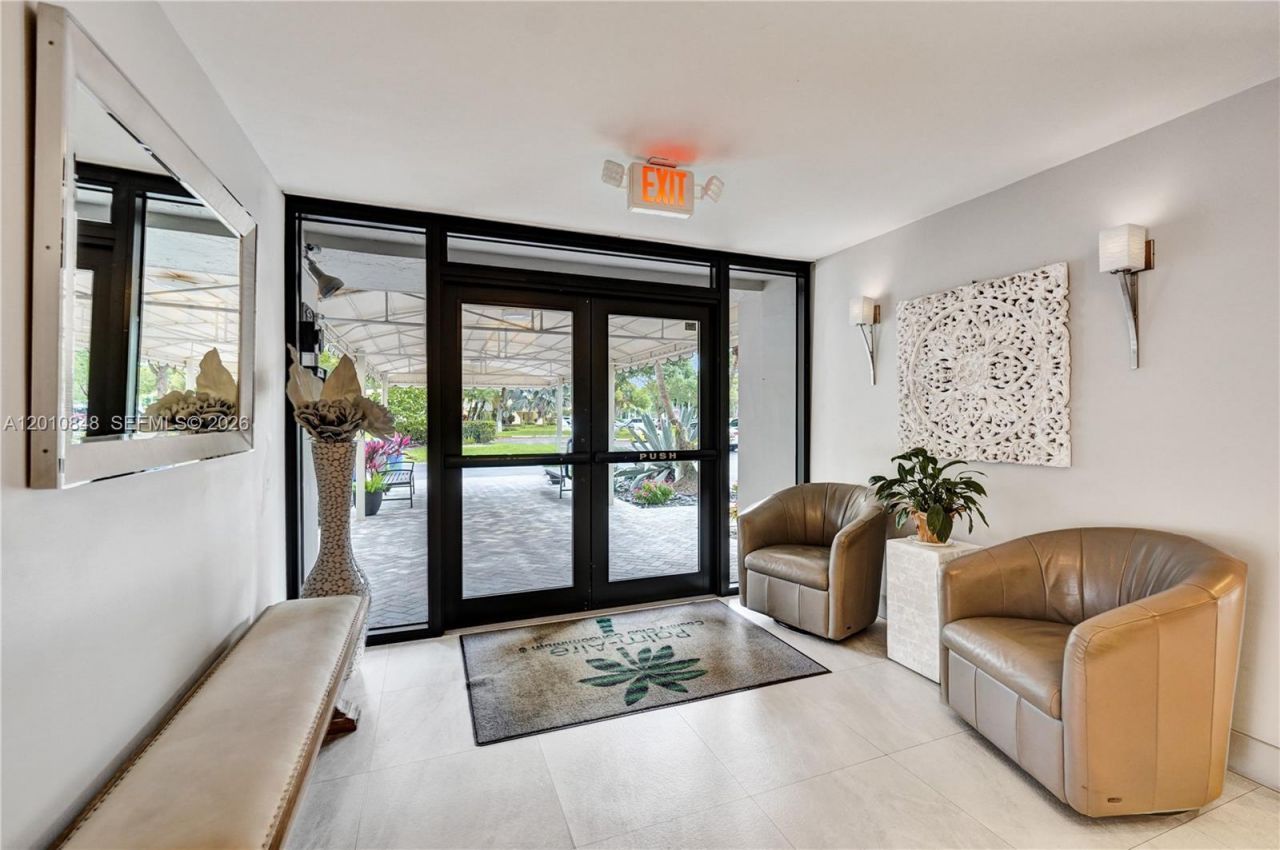 575 Oaks Ln, Unit 508, Pompano Beach, FL 33069 Photo