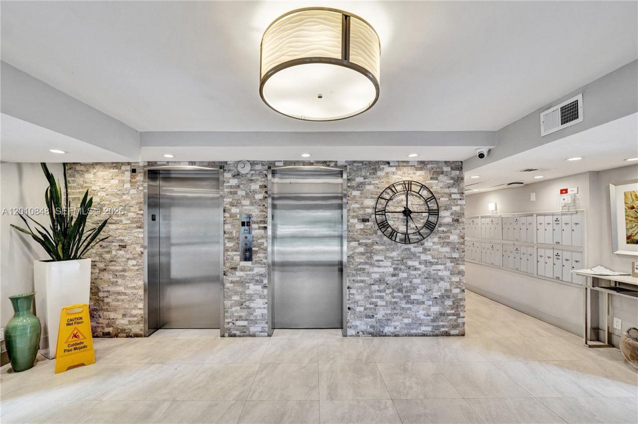 575 Oaks Ln, Unit 508, Pompano Beach, FL 33069 Photo