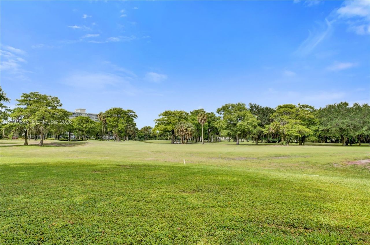 575 Oaks Ln, Unit 508, Pompano Beach, FL 33069 Photo