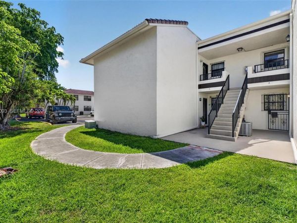 10845 NW 7th St , Unit 15-21, Miami, FL 33172