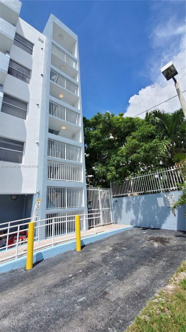 2575 SW 27th Ave , Unit 105, Miami, FL 33133 Photo
