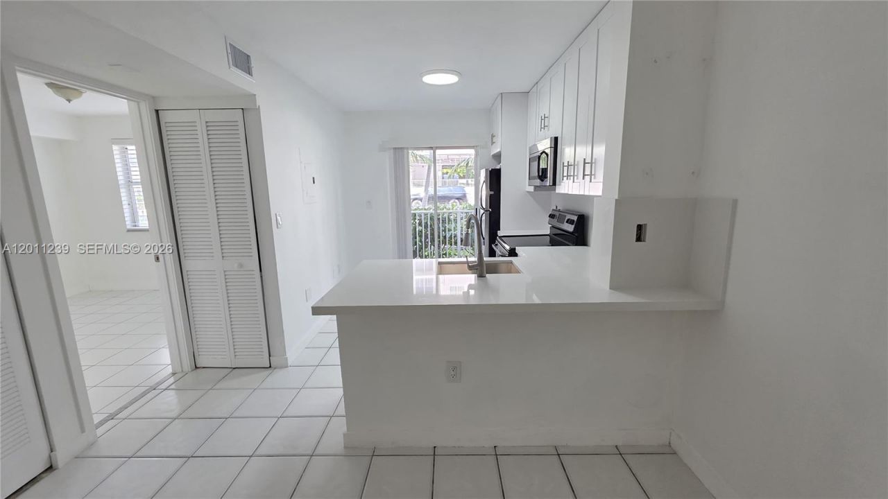 2575 SW 27th Ave , Unit 105, Miami, FL 33133 Photo