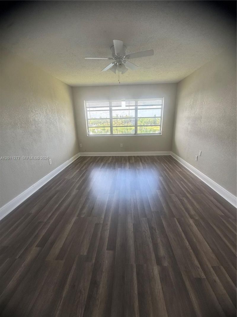 879 NE 195th St, Unit 425, Miami, FL 33179 Photo