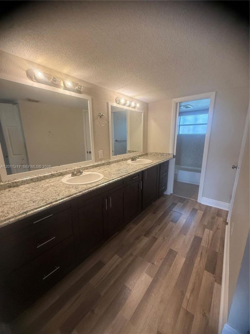 879 NE 195th St, Unit 425, Miami, FL 33179 Photo