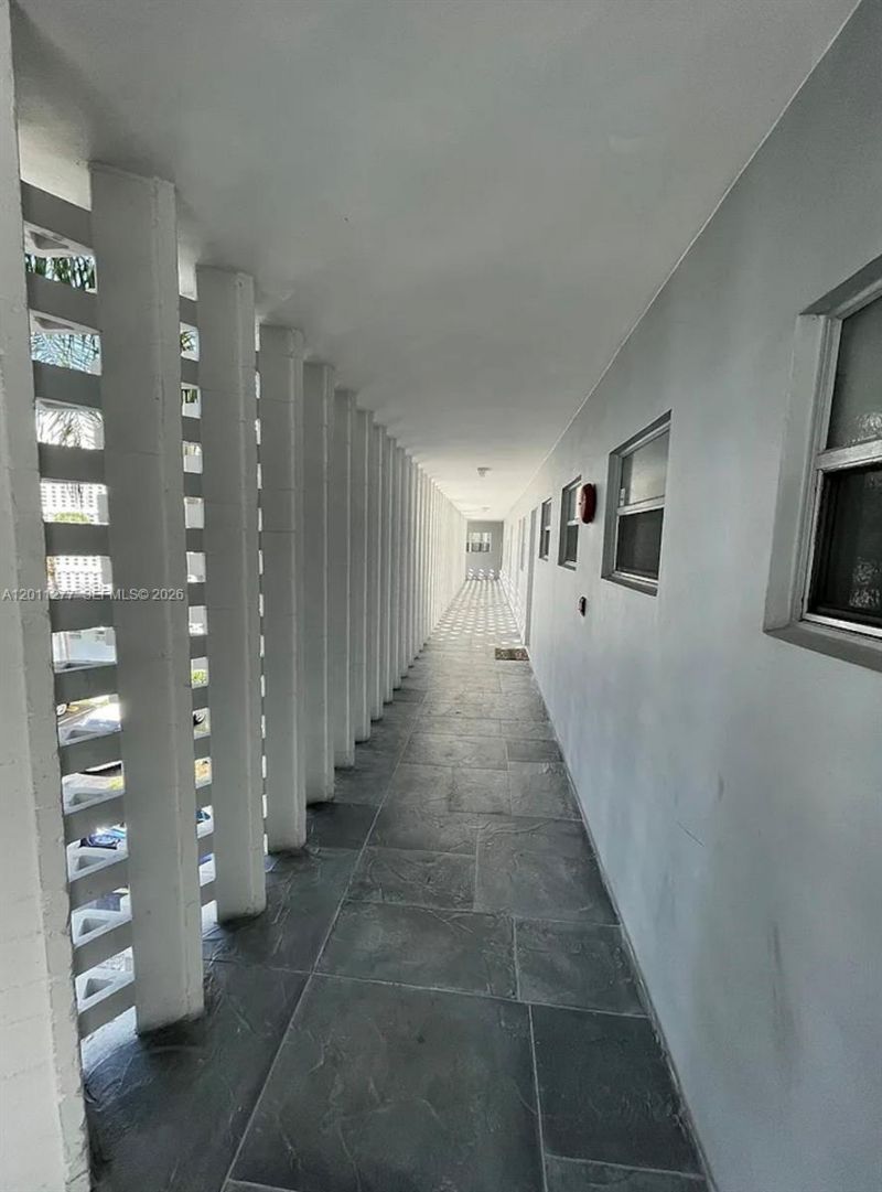 879 NE 195th St , Unit 425, Miami, FL 33179 Photo