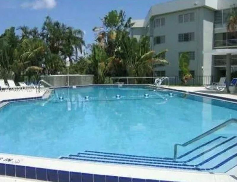879 NE 195th St , Unit 425, Miami, FL 33179 Photo