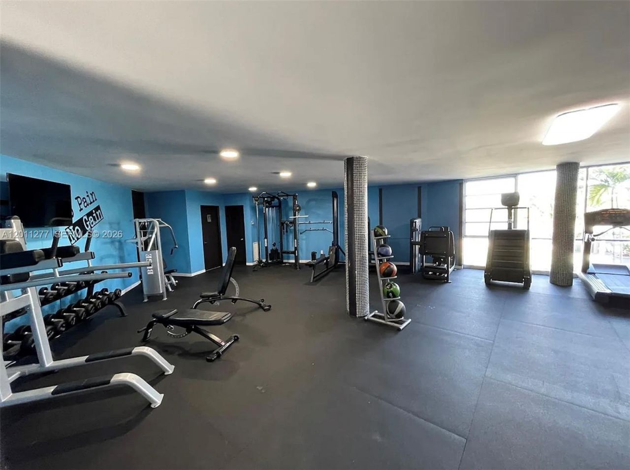879 NE 195th St , Unit 425, Miami, FL 33179 Photo