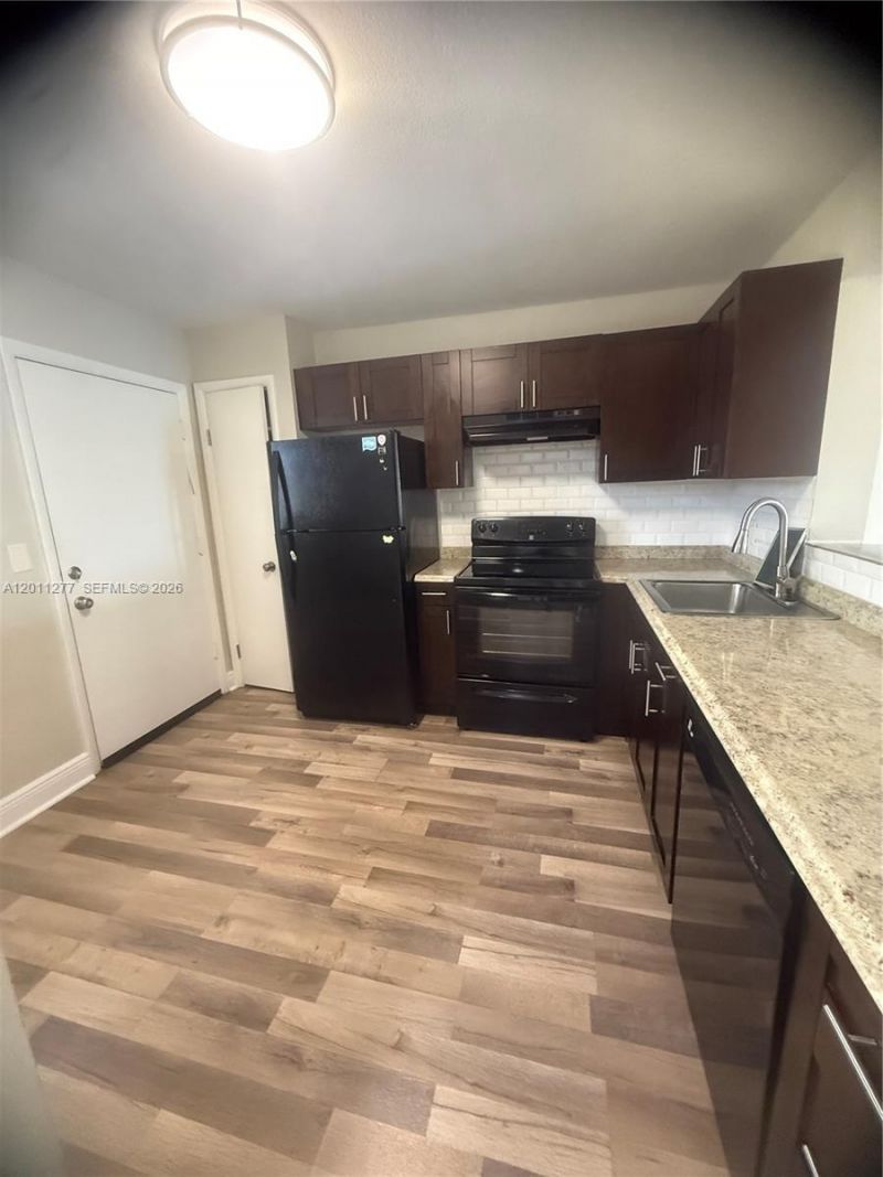 879 NE 195th St, Unit 425, Miami, FL 33179 Photo
