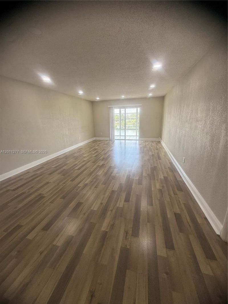 879 NE 195th St, Unit 425, Miami, FL 33179 Photo
