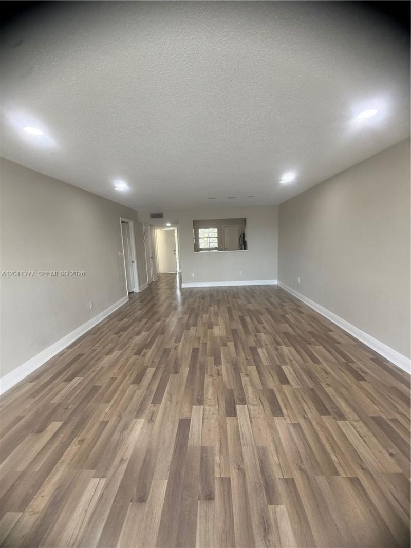 879 NE 195th St, Unit 425, Miami, FL 33179 Photo