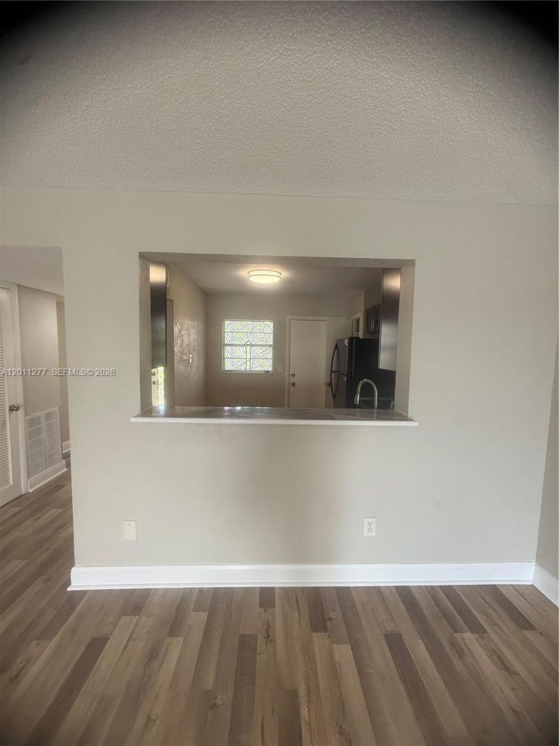 879 NE 195th St, Unit 425, Miami, FL 33179 Photo