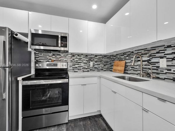 1051 SW 1st St , Unit 401, Miami, FL 33130