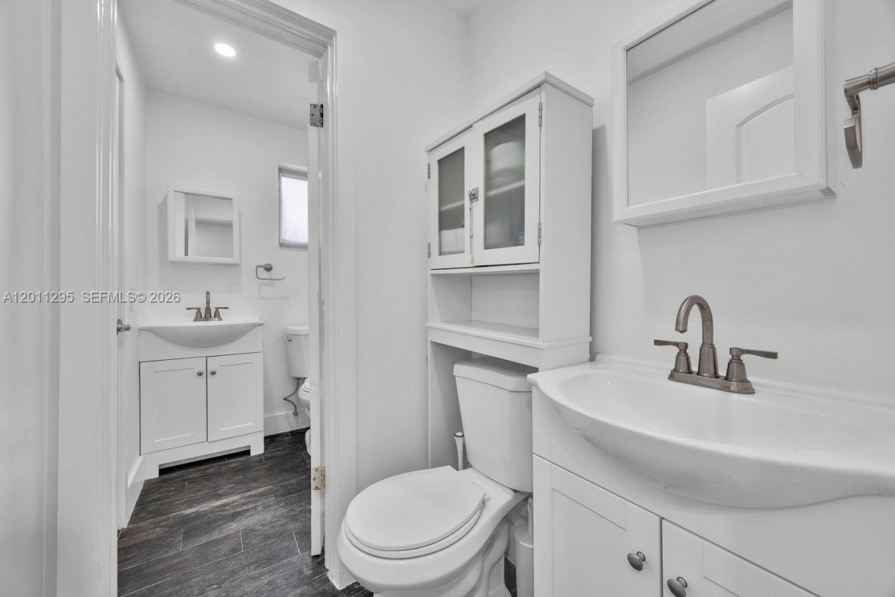 1051 SW 1st St , Unit 401, Miami, FL 33130 Photo