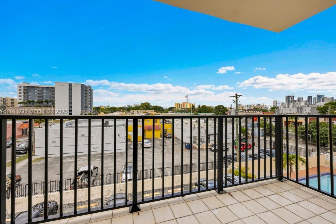 1051 SW 1st St , Unit 401, Miami, FL 33130 Photo
