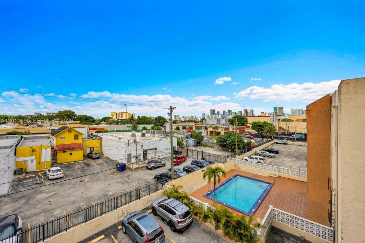 1051 SW 1st St , Unit 401, Miami, FL 33130 Photo