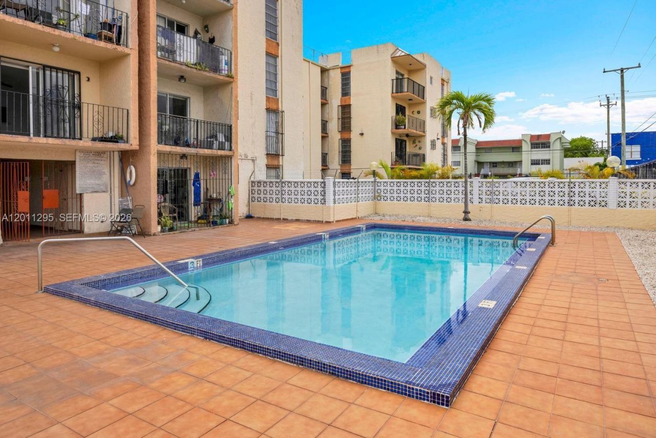 1051 SW 1st St , Unit 401, Miami, FL 33130 Photo