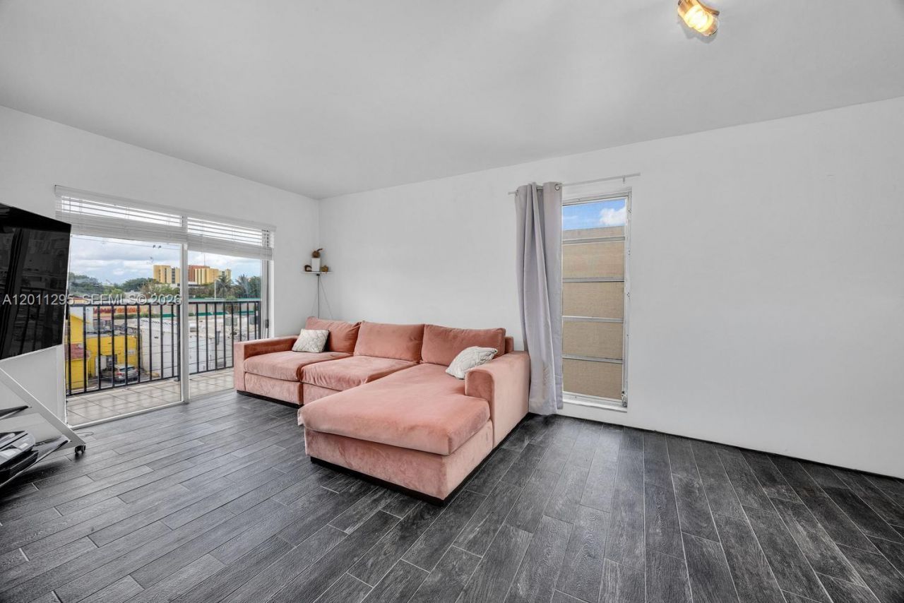 1051 SW 1st St , Unit 401, Miami, FL 33130 Photo