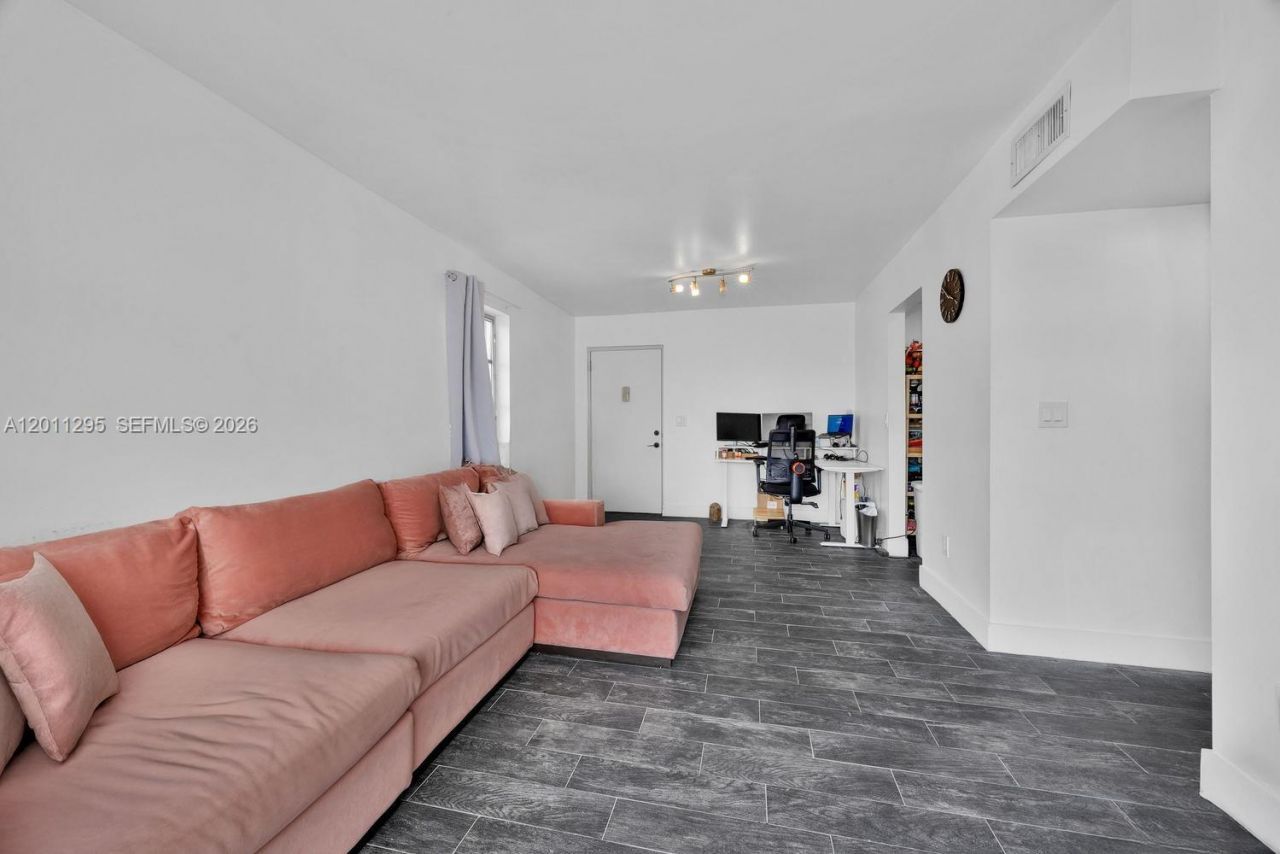 1051 SW 1st St , Unit 401, Miami, FL 33130 Photo