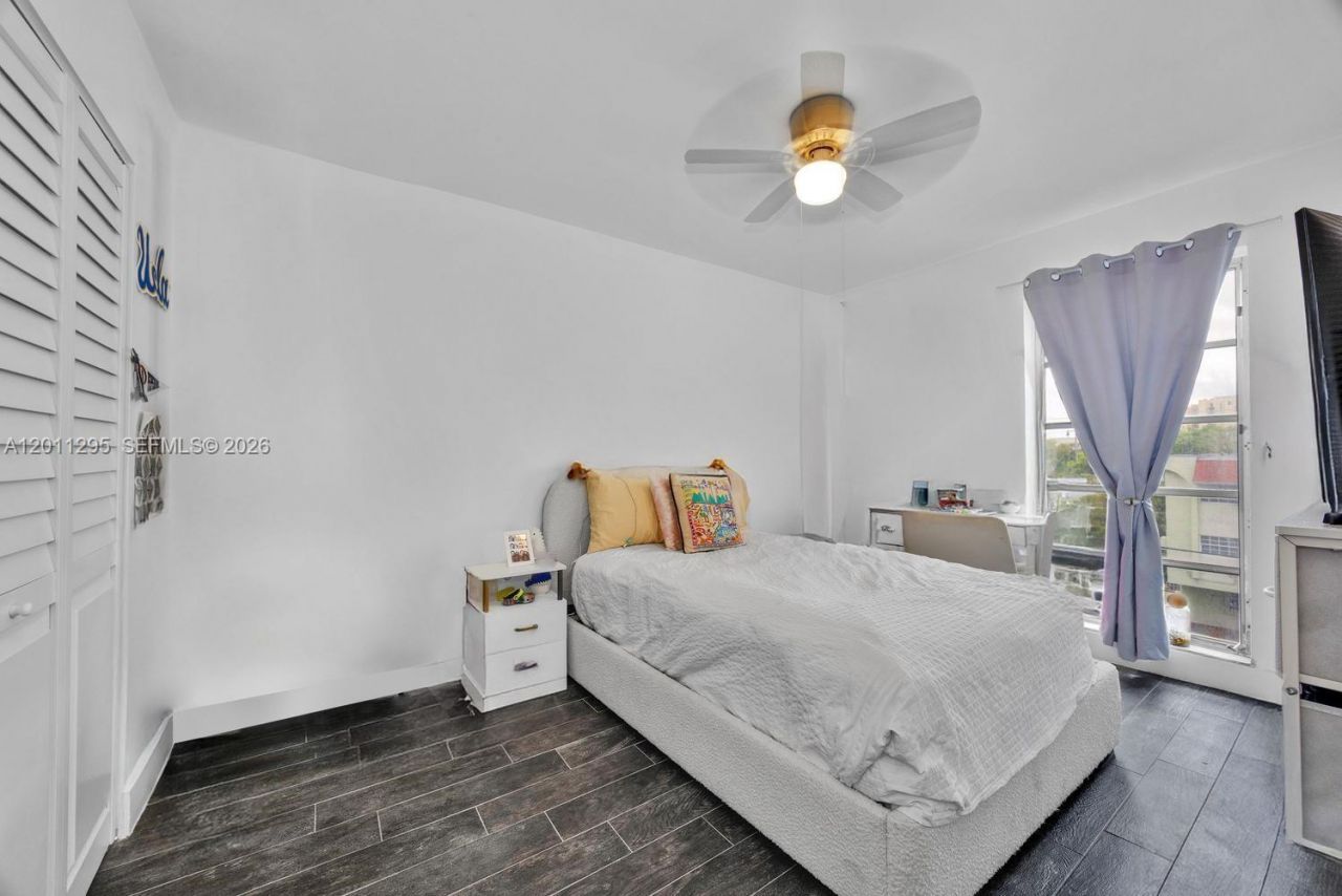 1051 SW 1st St , Unit 401, Miami, FL 33130 Photo