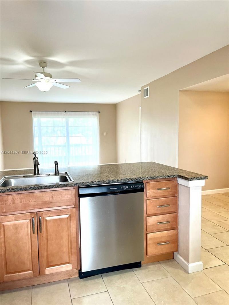 551 NW 80th Ter, Unit 208, Margate, FL 33063 Photo