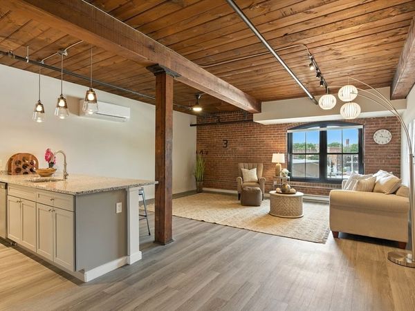 55 Sterling St, Unit 208, Clinton, MA 01510