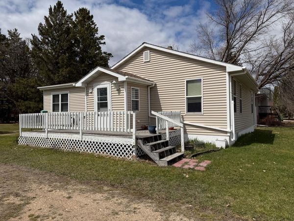 619 2nd Avenue SE, Roseau, MN 56751