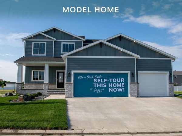 4800 Decorah Way S, Fargo, ND 58104