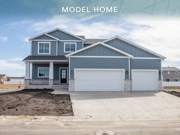 4800 Decorah Way S, Fargo, ND 58104