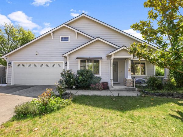 120 Nadine Lane, Central Point, OR 97502