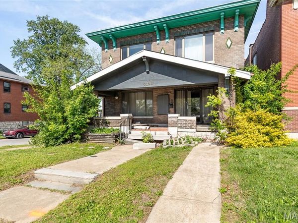 4247 S Grand Boulevard , St Louis, MO 63111