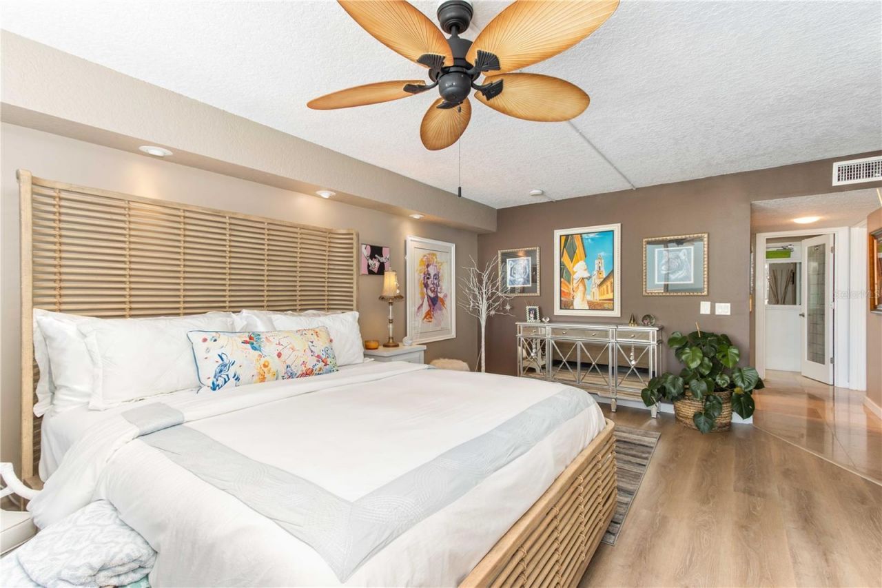 736 Island Way, Unit 804, Clearwater, FL 33767 Photo