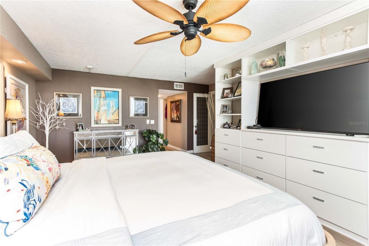 736 Island Way, Unit 804, Clearwater, FL 33767 Photo