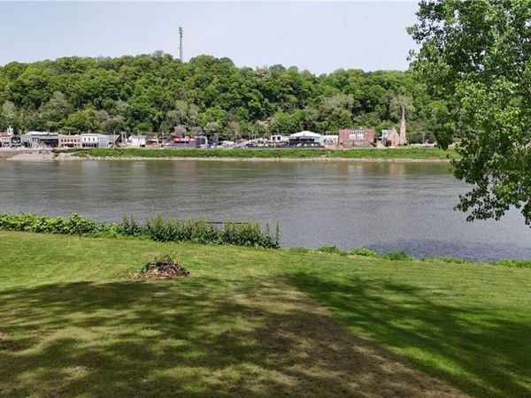 1041 First Street , Mason, WV 25260
