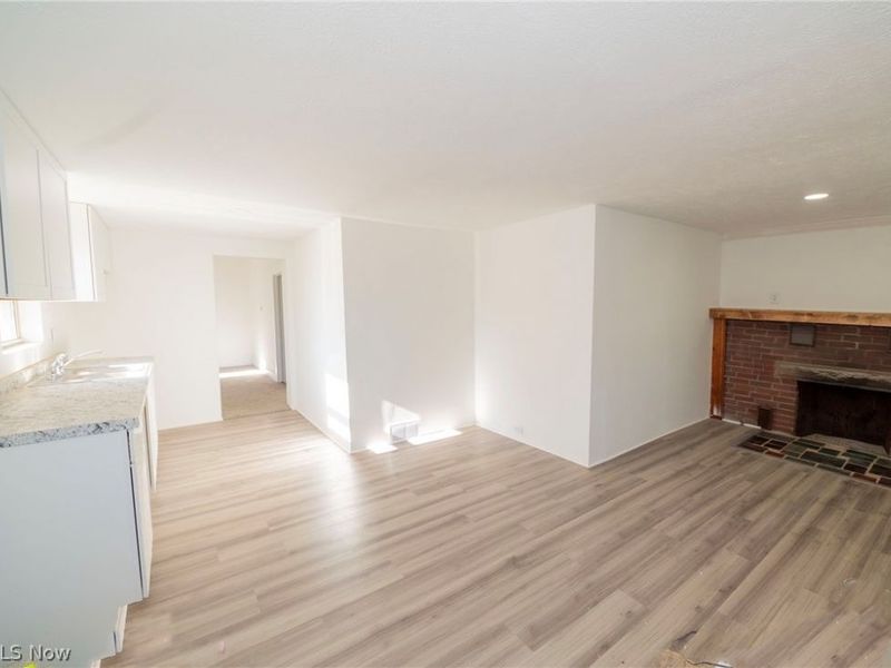 911 N Water Street , Uhrichsville, OH 44683 Photo 13