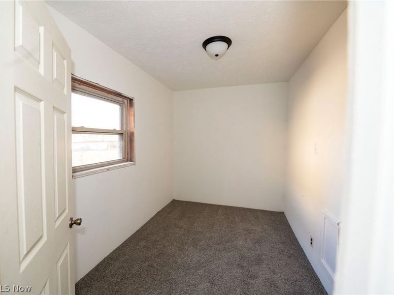 911 N Water Street , Uhrichsville, OH 44683 Photo 18