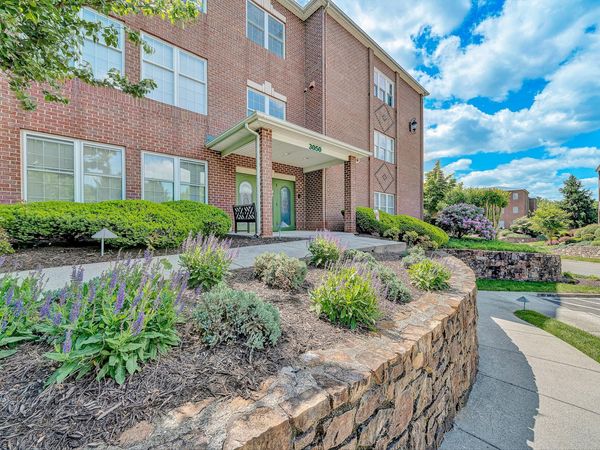 3050 McVitty Forest DR , Unit APT 106, Roanoke, VA 24018